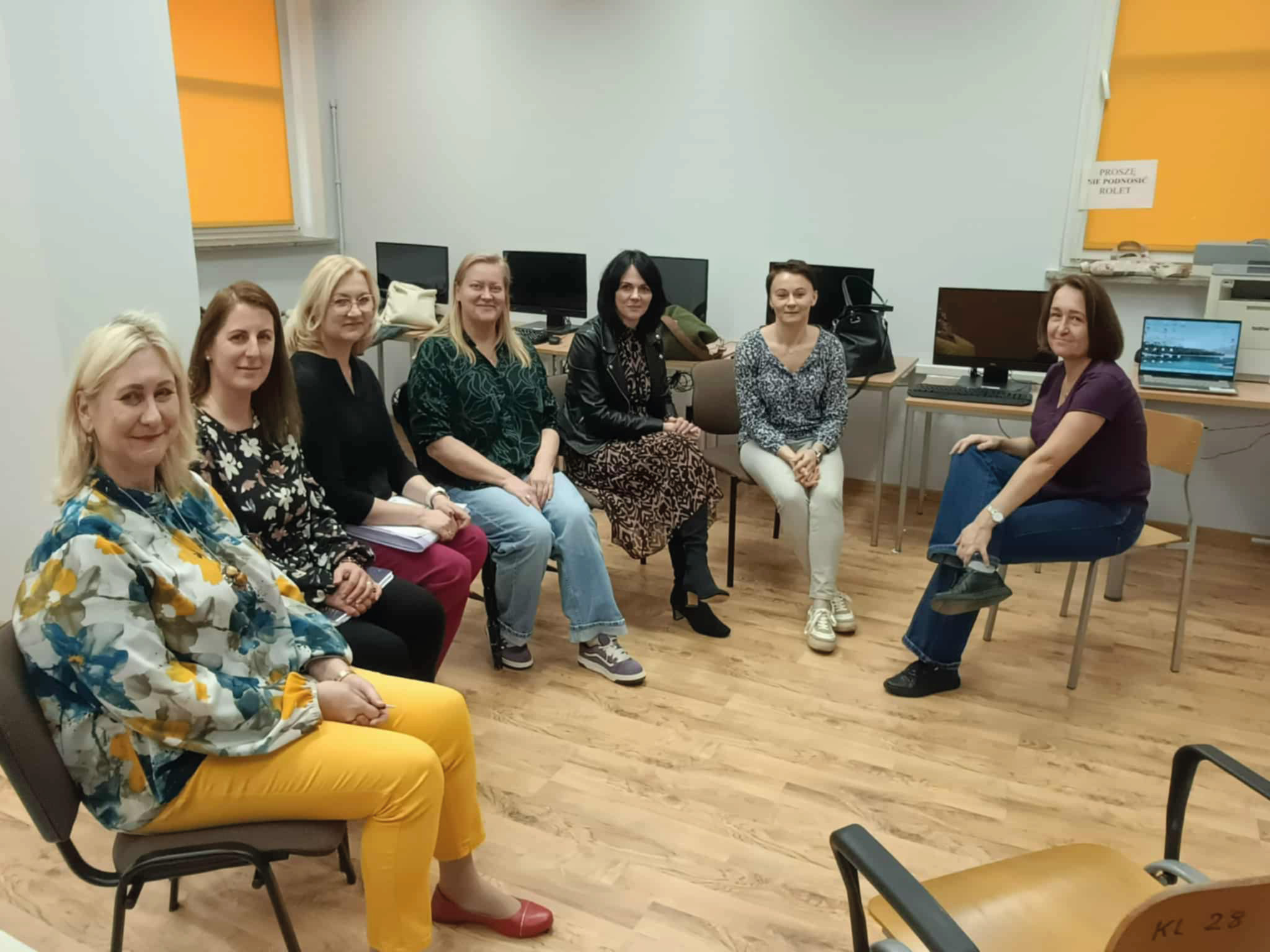 Koordynatorki SCWEW podczas spotkania w sali komputerowej.